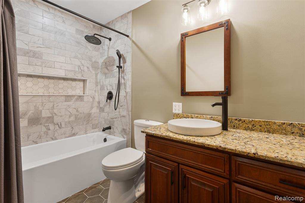 4408 S Lake Drive, Newport, MI 48166 — Photo 15