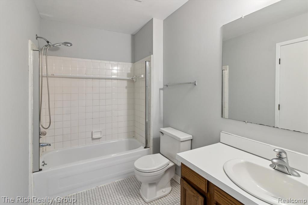 43101 LANCELOT Drive, Canton, MI 48188 — Photo 37
