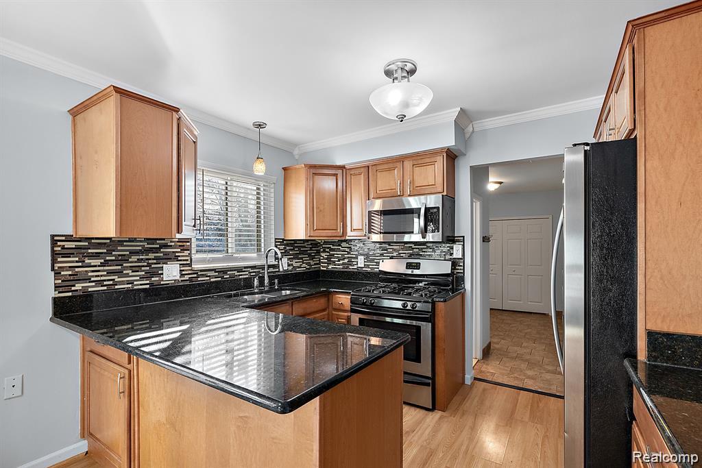 4058 Colonial Boulevard, Troy, MI 48085 — Photo 8
