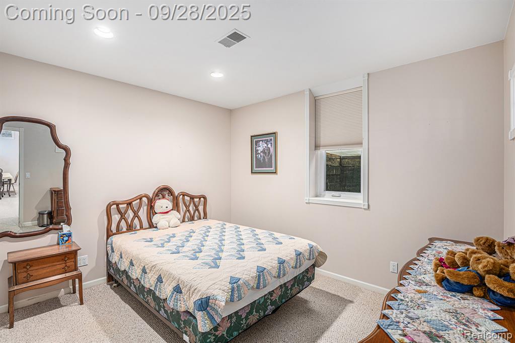 6138 Natures Cove, Grand Blanc, MI 48439 — Photo 24