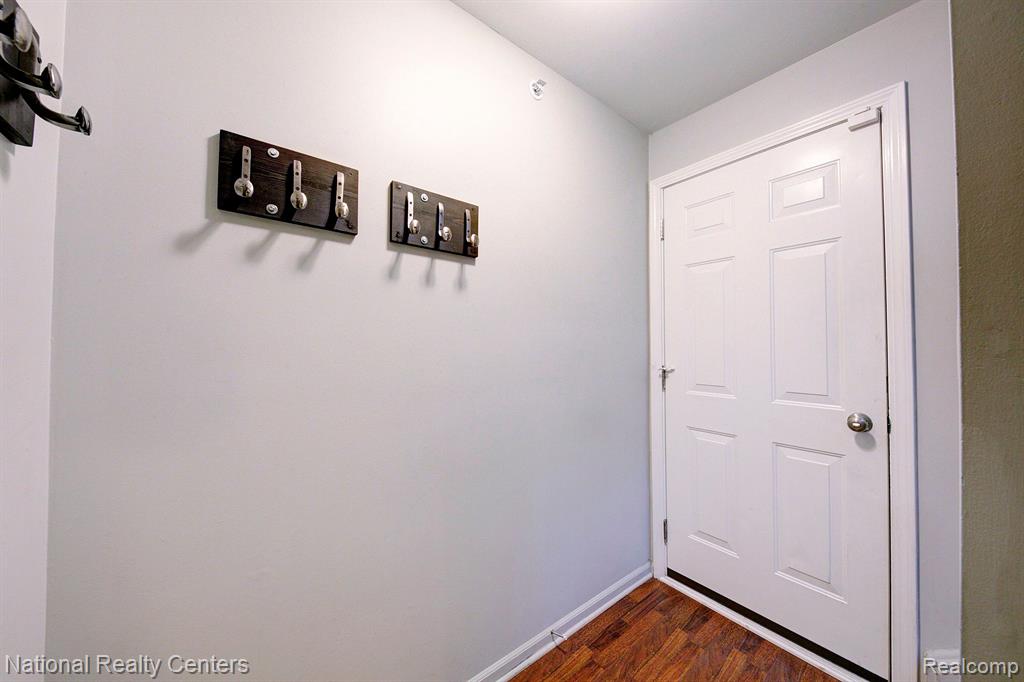 8201 ALEXA Drive, Walled Lake, MI 48390 — Photo 19