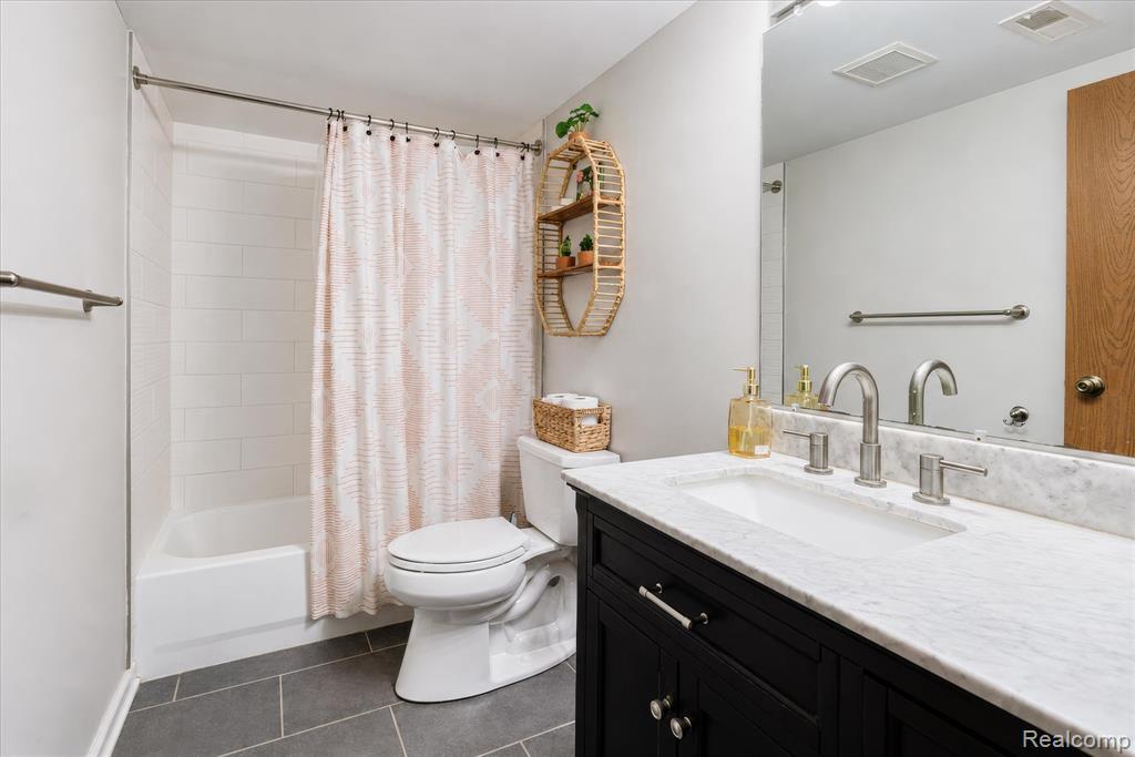 61025 Greenwood Drive, South Lyon, MI 48178 — Photo 26