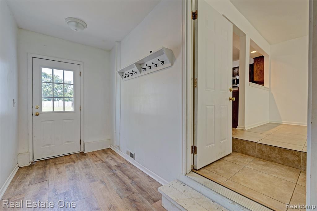 705 Richard Street, Holly, MI 48442 — Photo 16