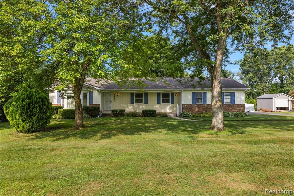 2947 SUN TERRACE Drive, Hartland, MI 48353 — Photo 2