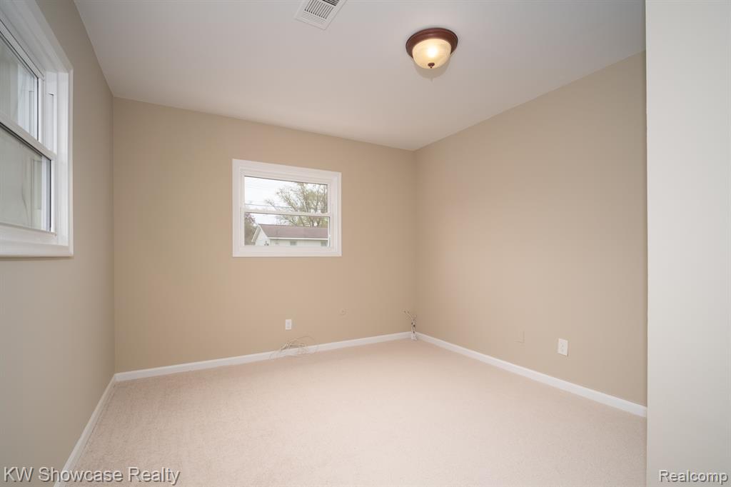 786 GLENGARY Road, Commerce Twp, MI 48390 — Photo 14