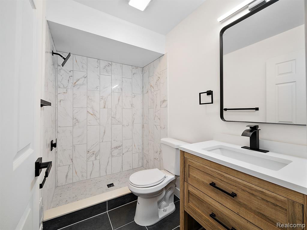 25167 GREENBROOKE Drive, Southfield, MI 48033 — Photo 17