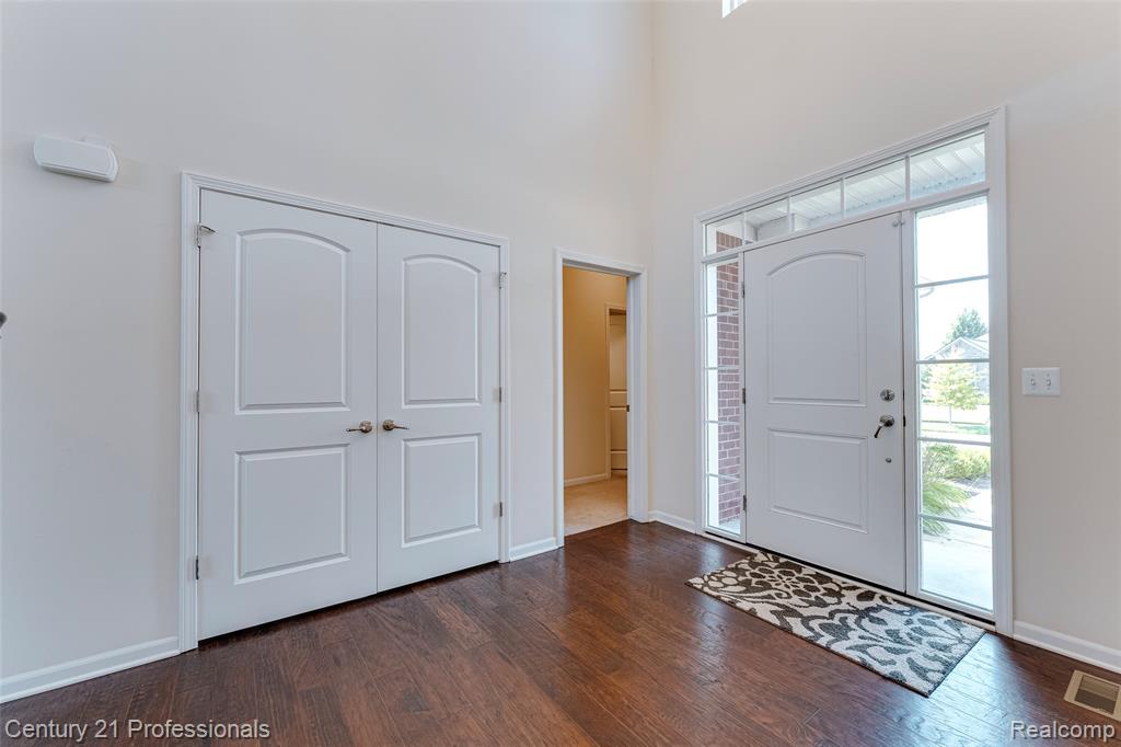 6776 Portsman Court, Canton, MI 48187 — Photo 36