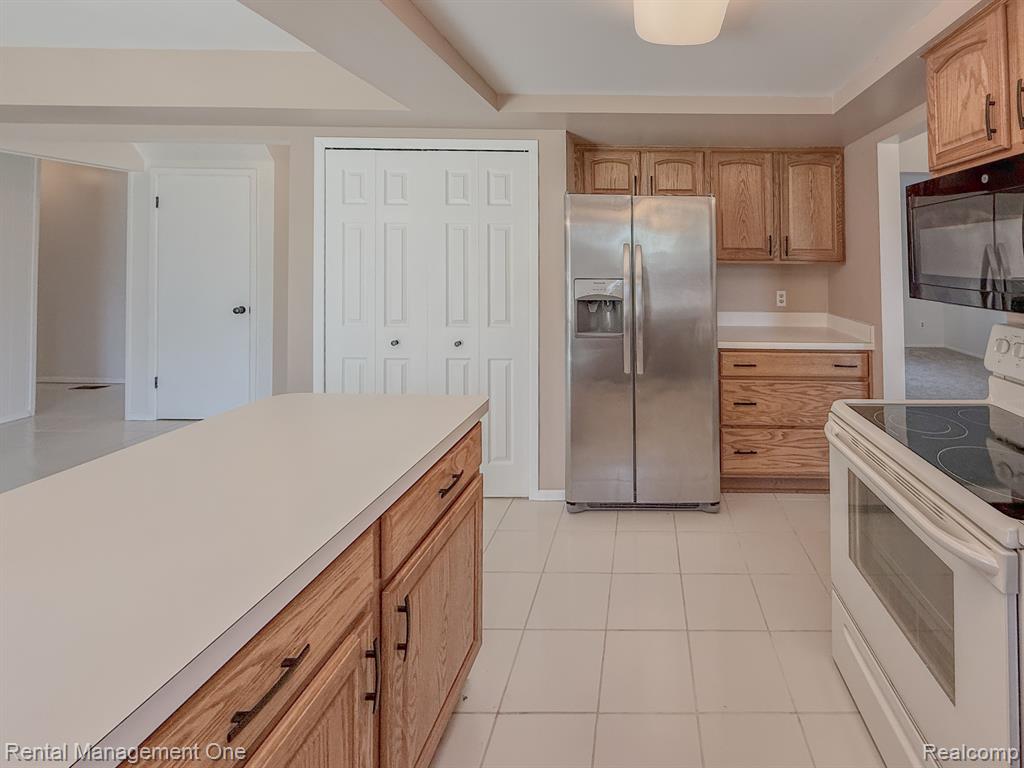 5326 FALMOUTH Drive, Troy, MI 48085 — Photo 11