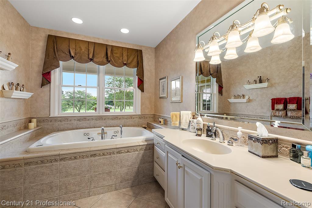 9310 Fairway Trail, Grand Blanc, MI 48439 — Photo 46