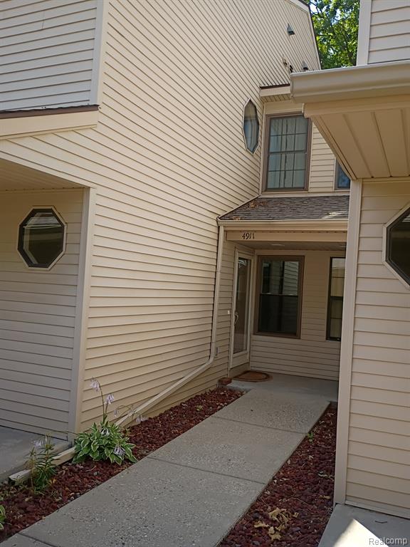 4911 Oak Hill Drive, Waterford, MI