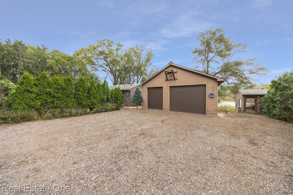 200 E CANYON Drive, Milford, MI 48380 — Photo 43