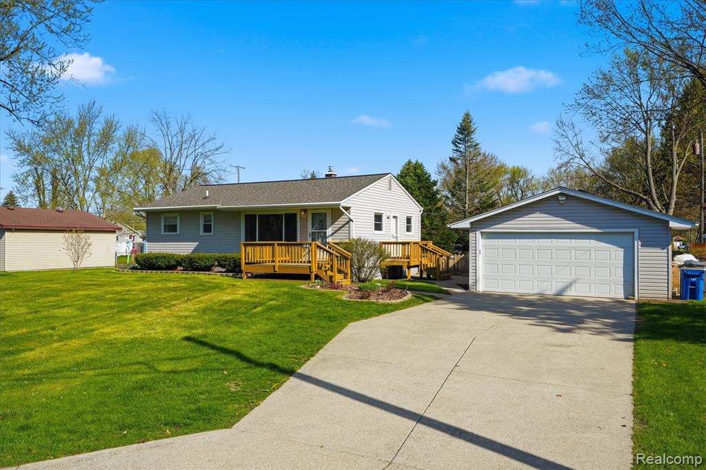 6414 Lanman Drive, Waterford, MI 48329 — front exterior