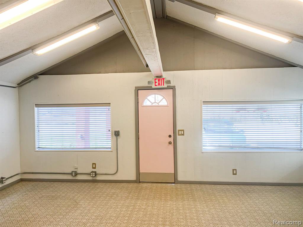 5357 FENTON Road, Grand Blanc, MI 48507 — Photo 3