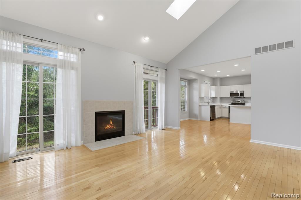 4368 Gateway Circle, West Bloomfield, MI — Photo 11