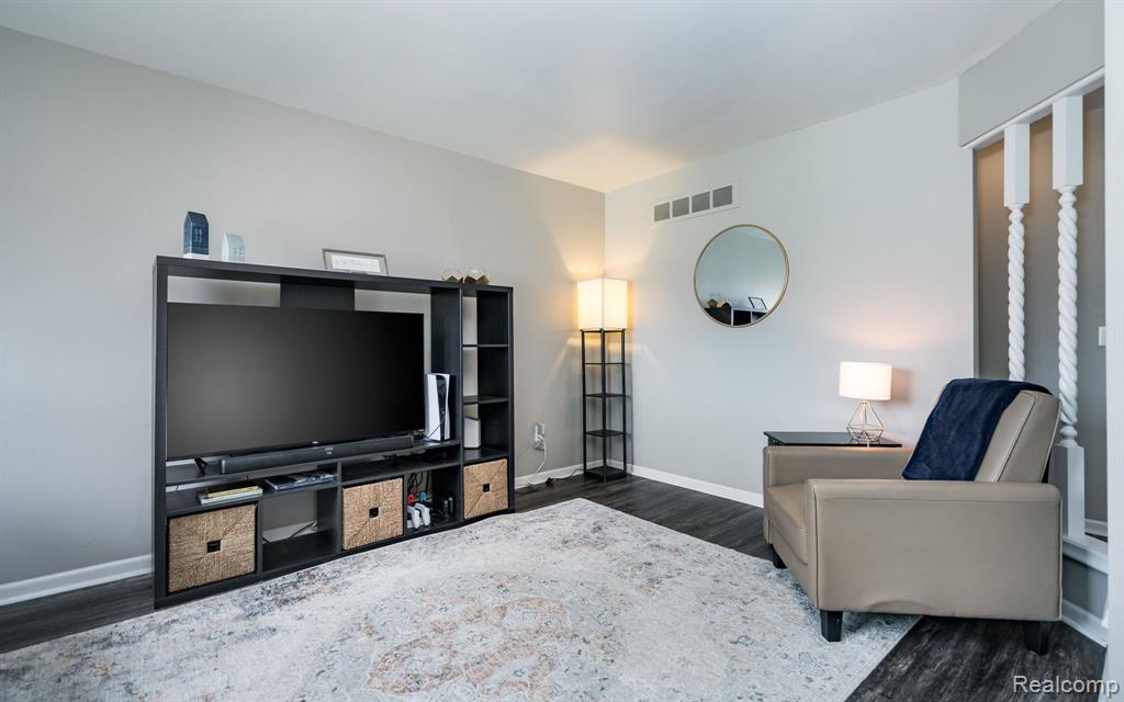 47303 Nola Drive, Macomb, MI 48044 — Photo 9