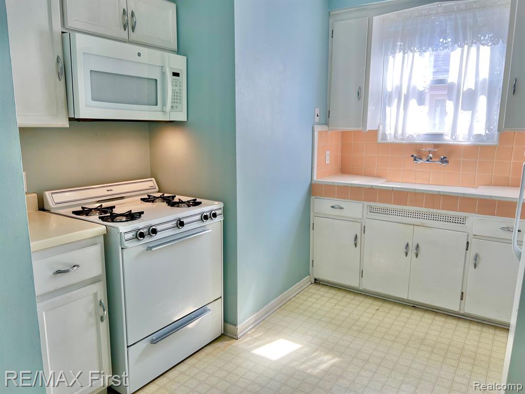 1618 Anita Avenue, Grosse Pointe Woods, MI 48236 — Photo 8