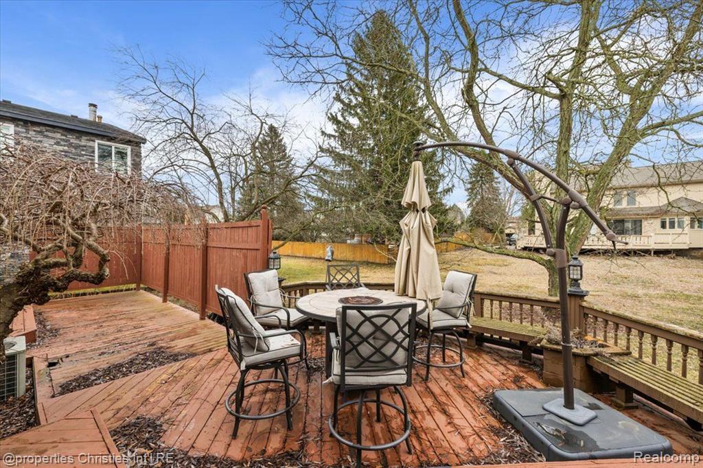 8241 LAKE PINE Drive, Commerce Twp, MI 48382 — Photo 49