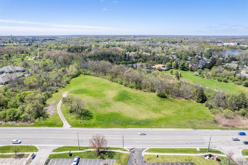 8152 S SAGINAW Street, Grand Blanc, MI 48439