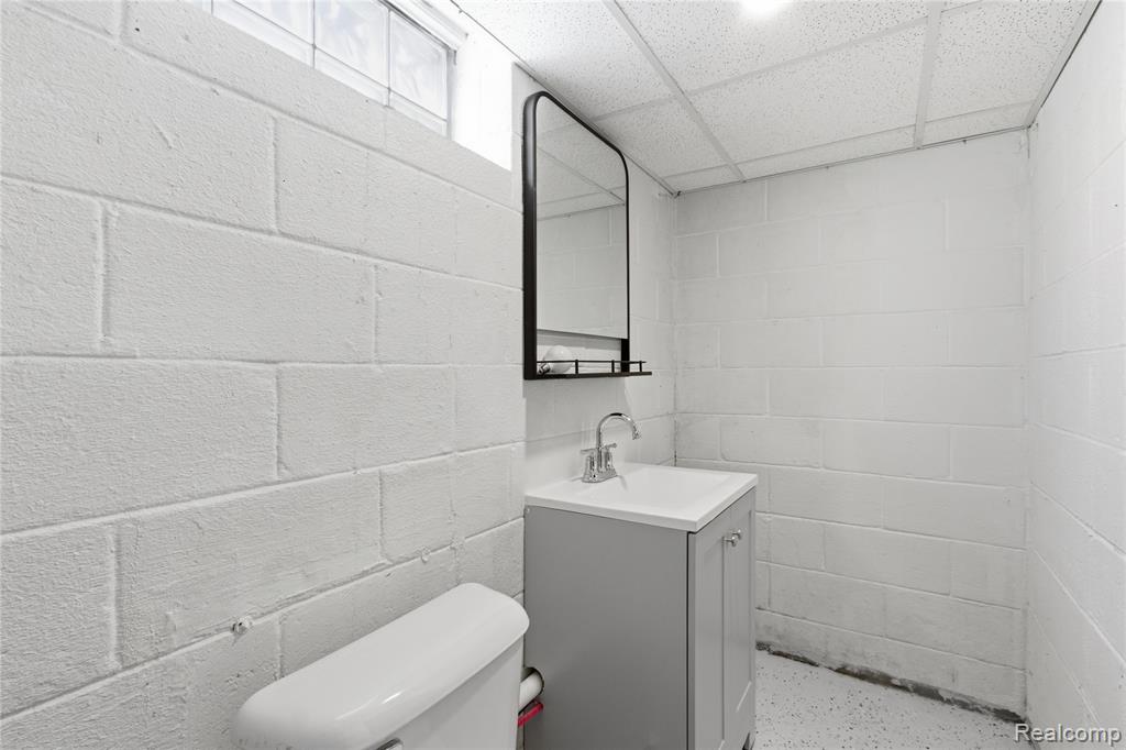 8238 Fisher Avenue, Warren, MI 48089 — Photo 12