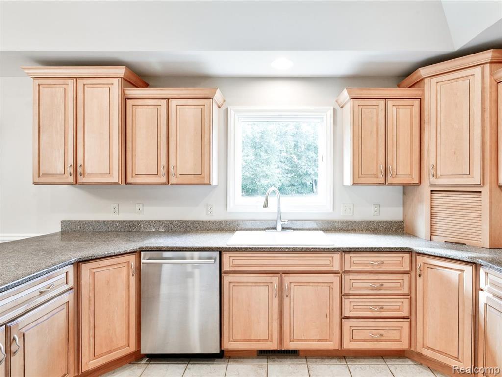 3084 Aberdeen Court, Port Huron, MI 48060 — Photo 10