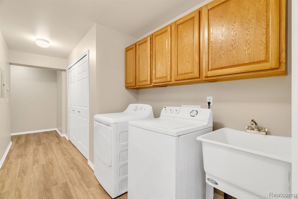 8208 Chesapeake Circle, Walled Lake, MI 48390 — Photo 31