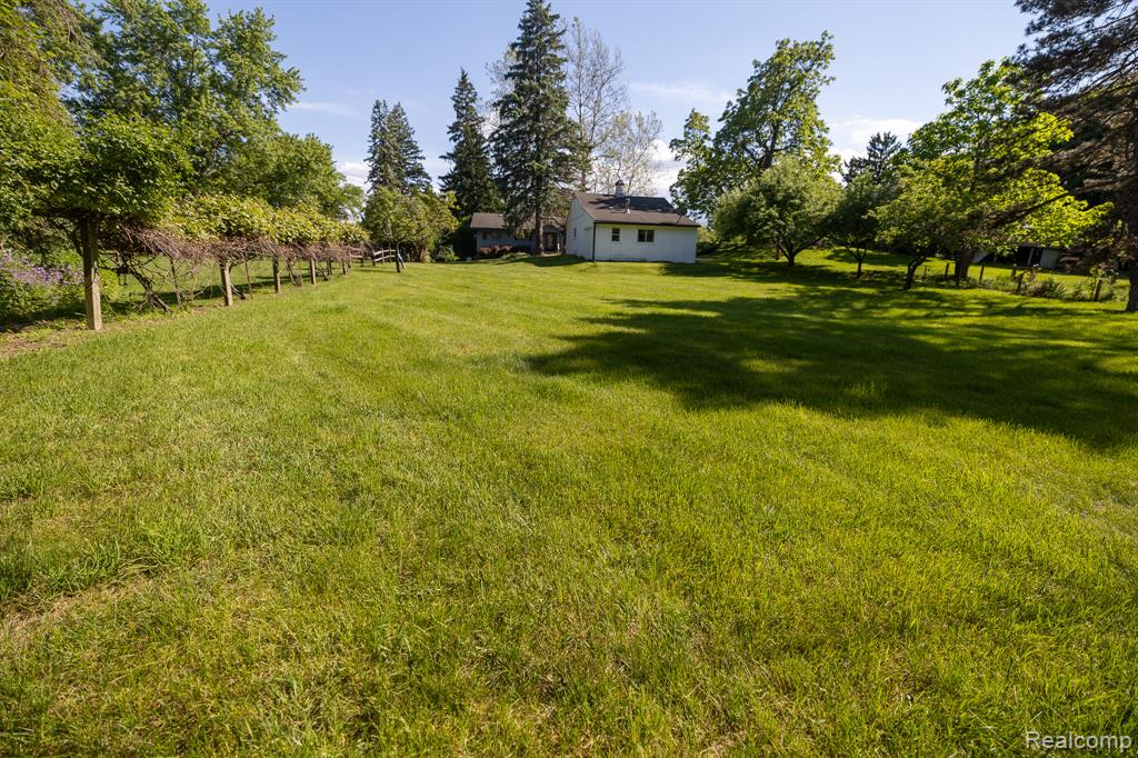 6084 Upper Straits Boulevard, West Bloomfield, MI 48324 — Photo 46