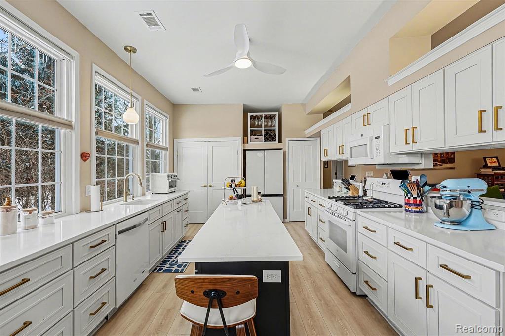 41415 Copper Creek Drive, Canton, MI 48187 — Photo 11