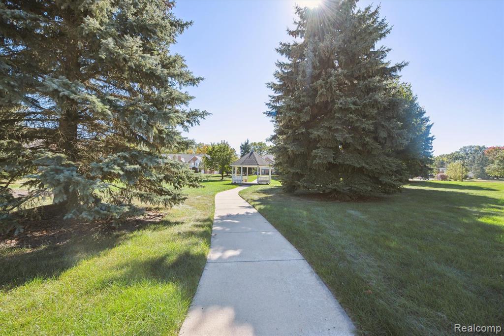 674 OLDE ENGLISH Circle, Howell, MI 48855 — Photo 22