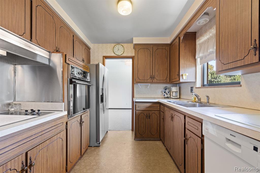 6248 LIVERNOIS Road, Troy, MI 48098 — Photo 15