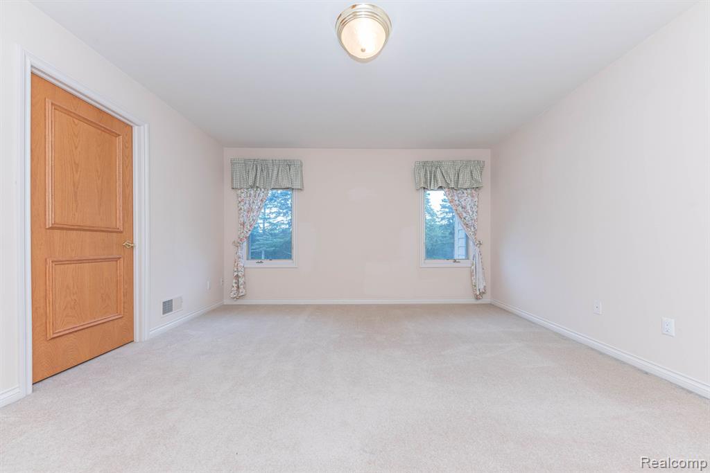5003 HICKORY POINTE Drive, Orchard Lake Village, MI 48323 — Photo 68