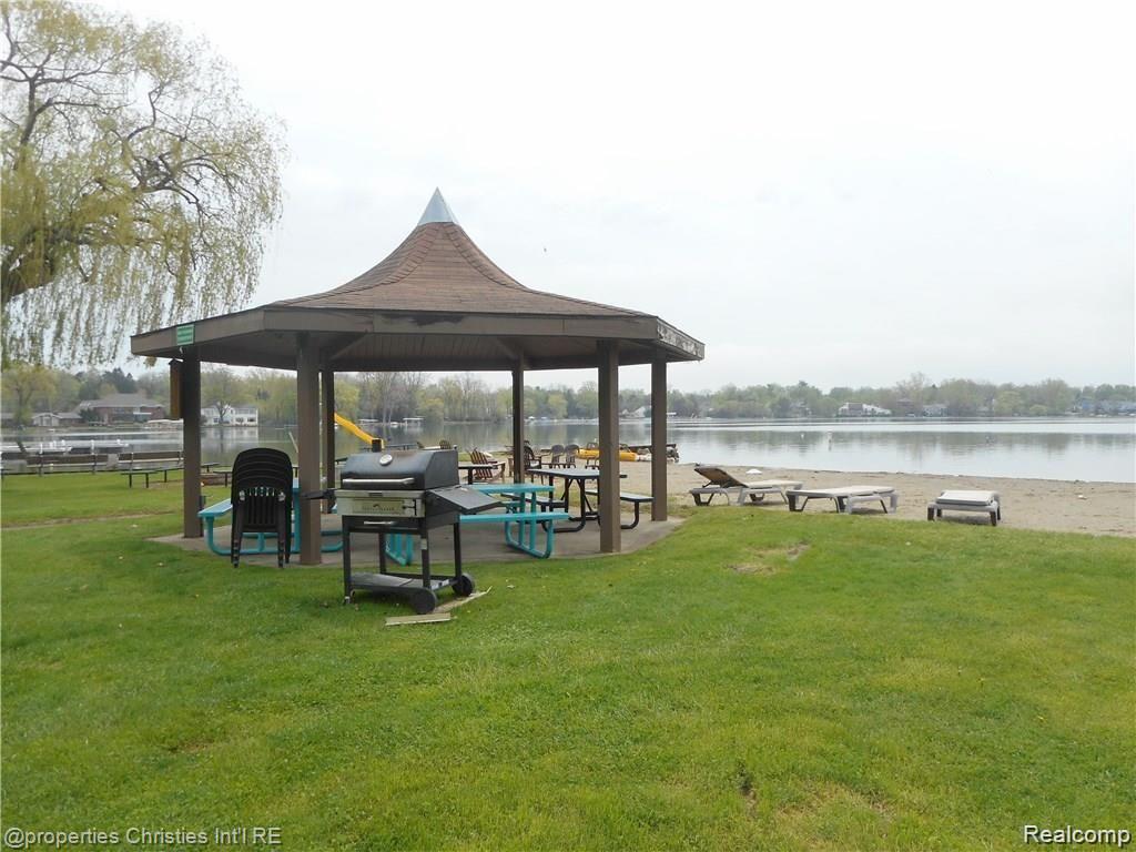 4768 Wendrick Drive, West Bloomfield, MI 48323 — Photo 43