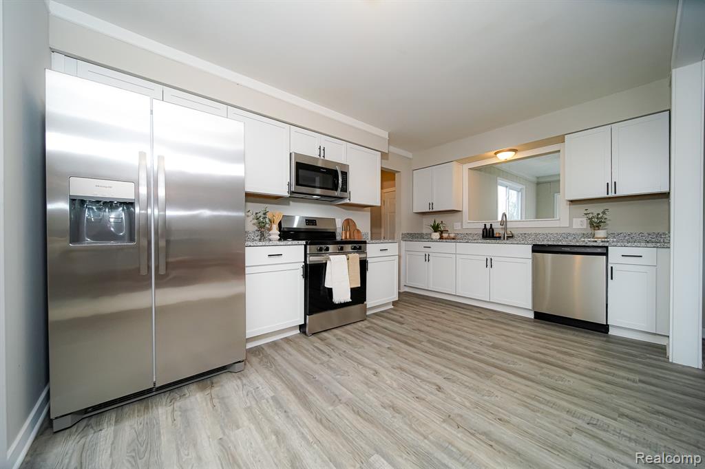 30644 HAYES Road, Roseville, MI 48066 — Photo 20