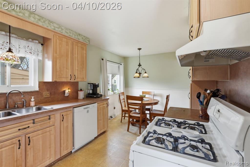 7039 Lapham, Waterford, MI 48329 — Photo 9