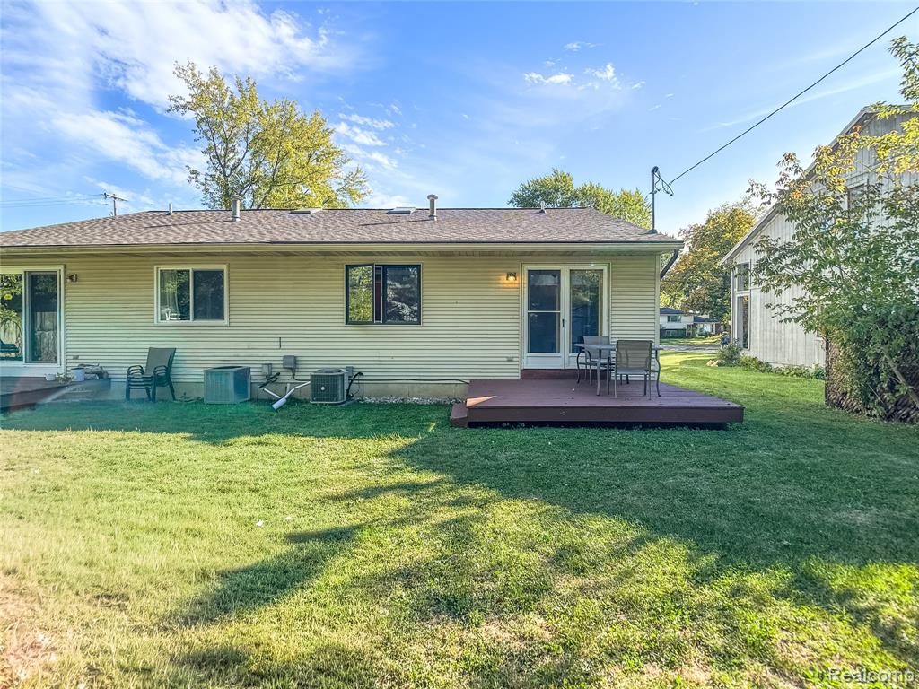 914 North Road, Fenton, MI 48430 — Photo 44
