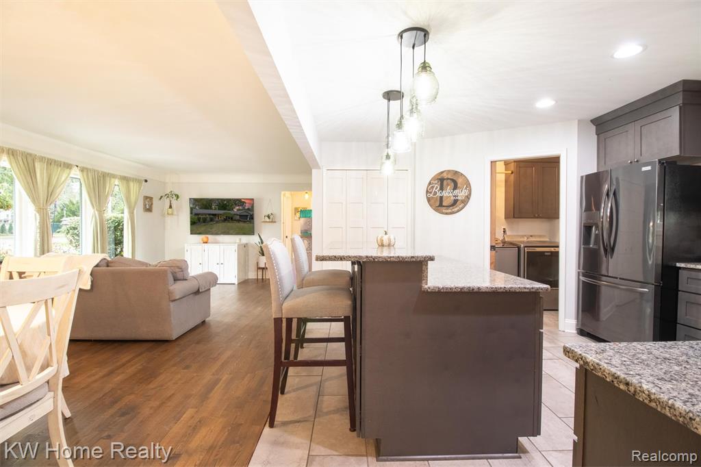 8648 Golfside Drive, Commerce Twp, MI 48382 — Photo 6