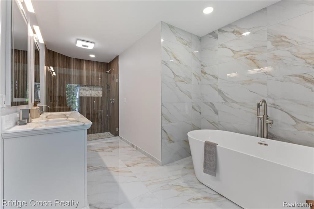 6258 Lindsay Court, West Bloomfield, MI 48324 — Photo 34