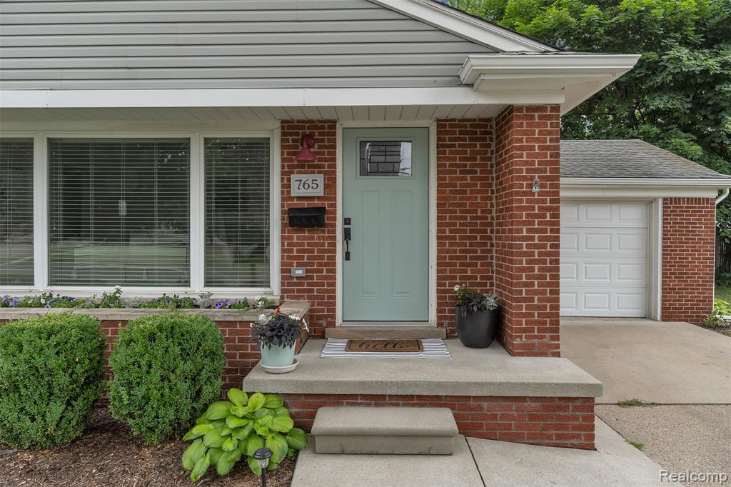 765 Vernier Road, Grosse Pointe Woods, MI 48236 — Photo 4