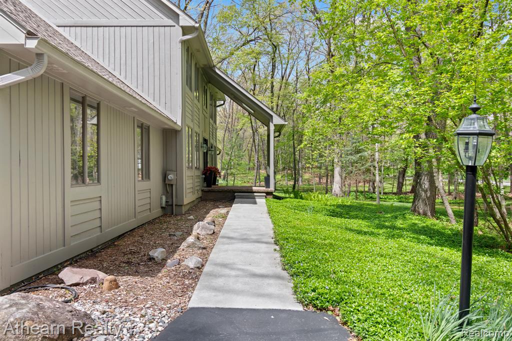 5126 Braddock Court, Brighton, MI 48114 — Photo 4
