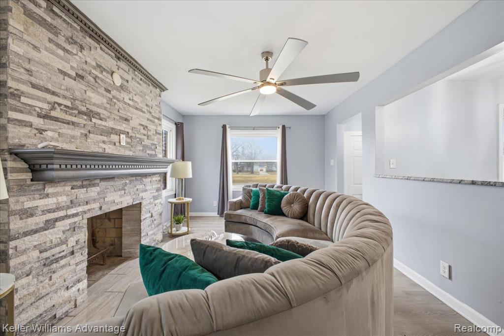 2145 Vernier Road, Grosse Pointe Woods, MI 48236 — Photo 11
