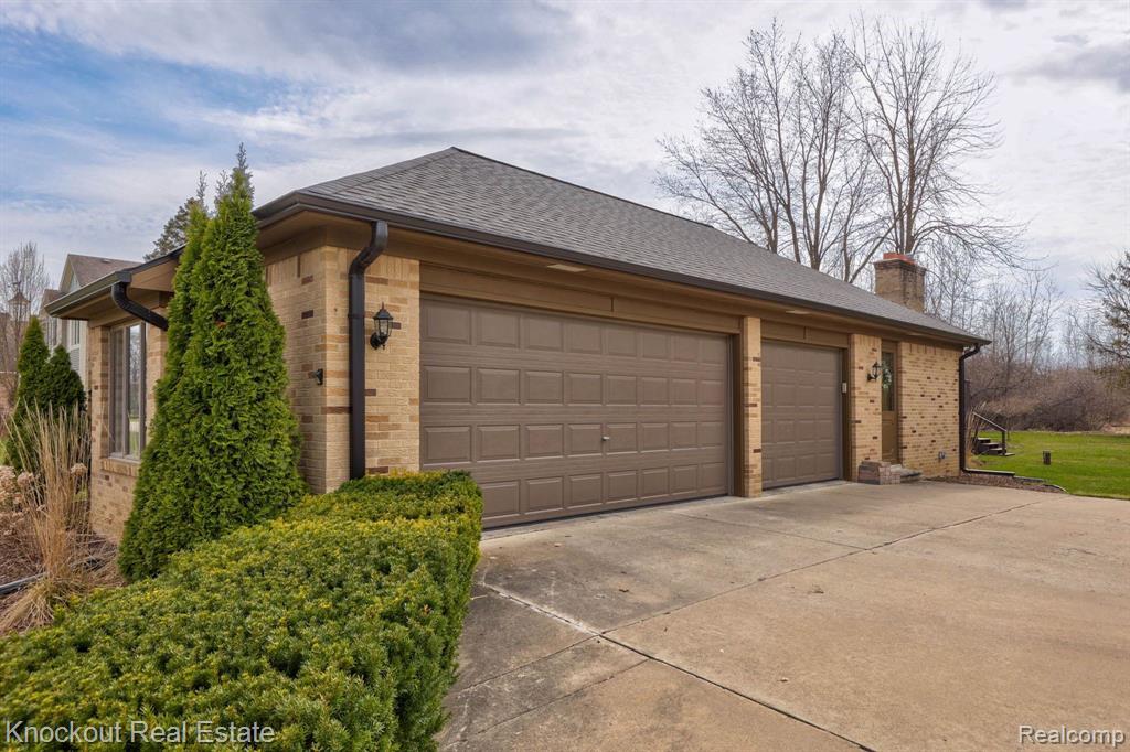 9350 OAKMONT Drive, Grand Blanc, MI 48439 — Photo 4