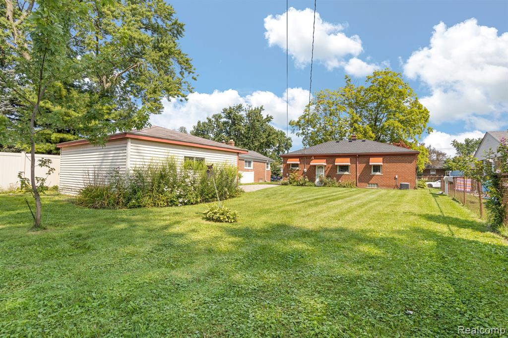 504 E LA SALLE Avenue, Royal Oak, MI 48073 — Photo 18