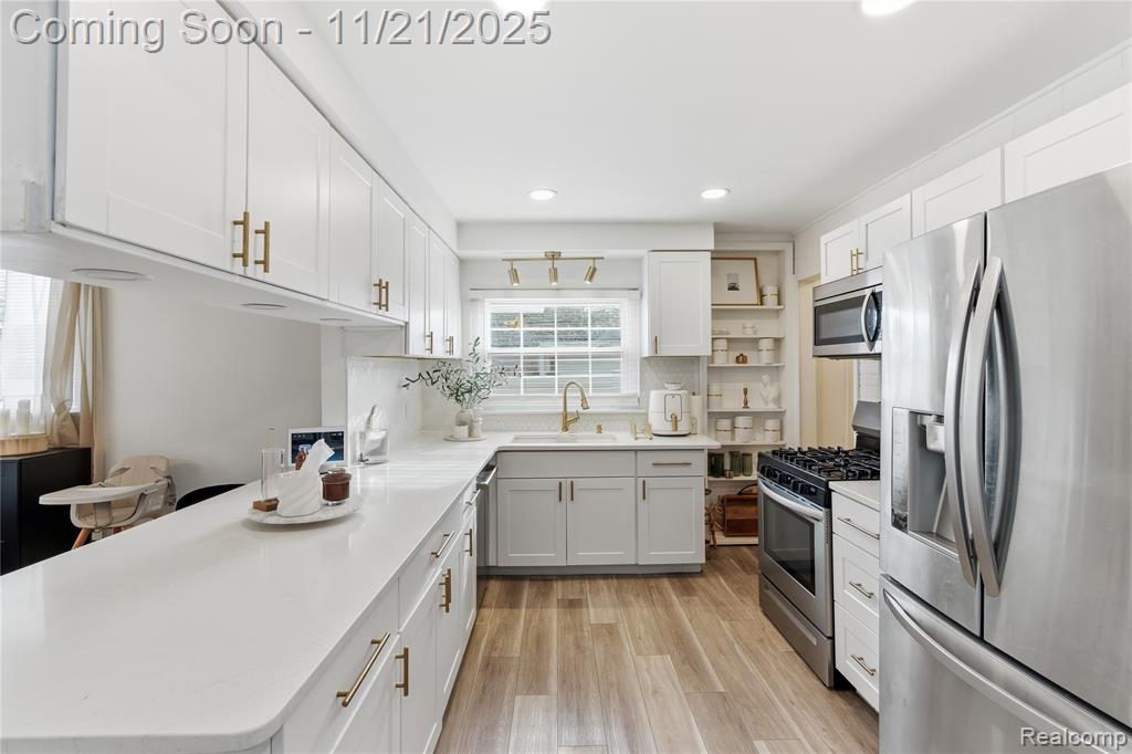 6528 Sterling Court, Garden City, MI — Photo 8