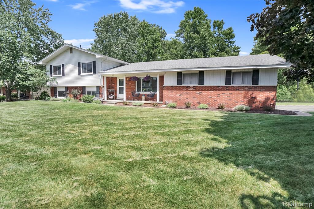 9851 Atwood Drive, South Lyon, MI 48178 — Photo 48