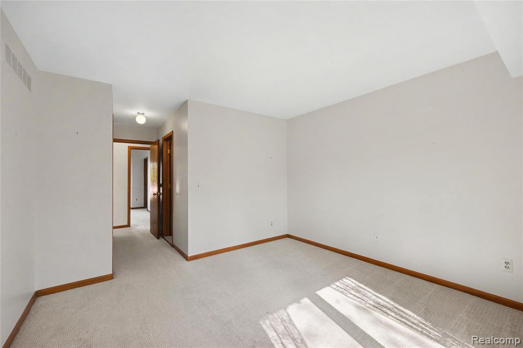 41302 Fortuna Drive E, Clinton Twp, MI 48038 — Photo 16