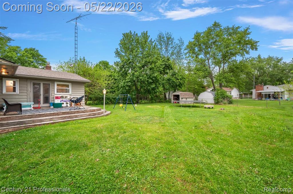 4255 Whispering Oak Drive, Flint, MI 48507 — Photo 9