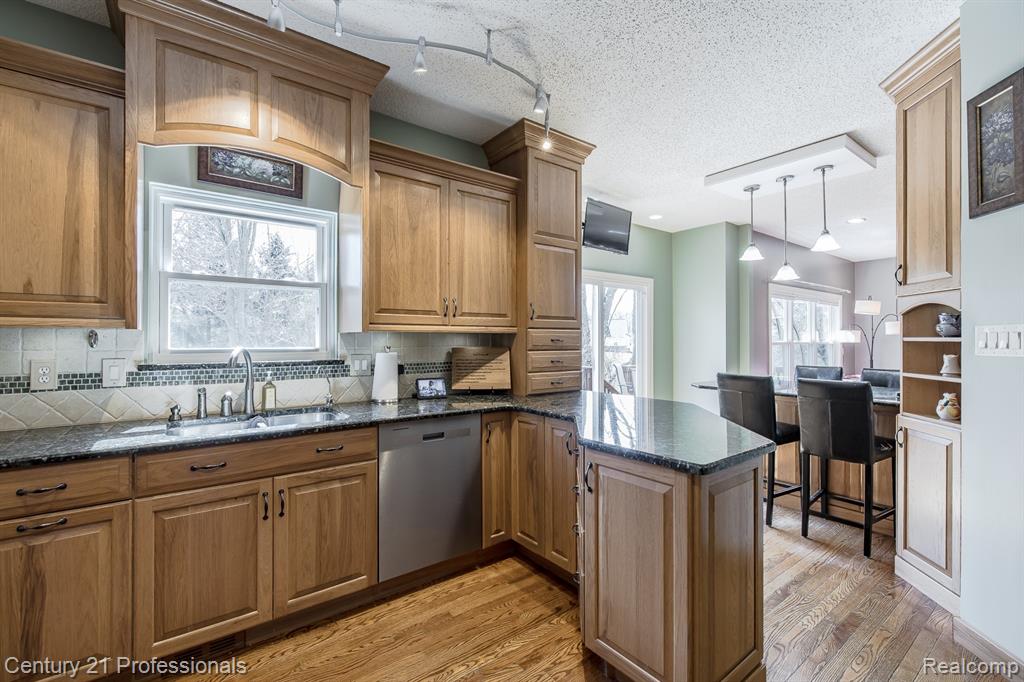 5492 E Alyssa Court, White Lake, MI 48383 — Photo 26