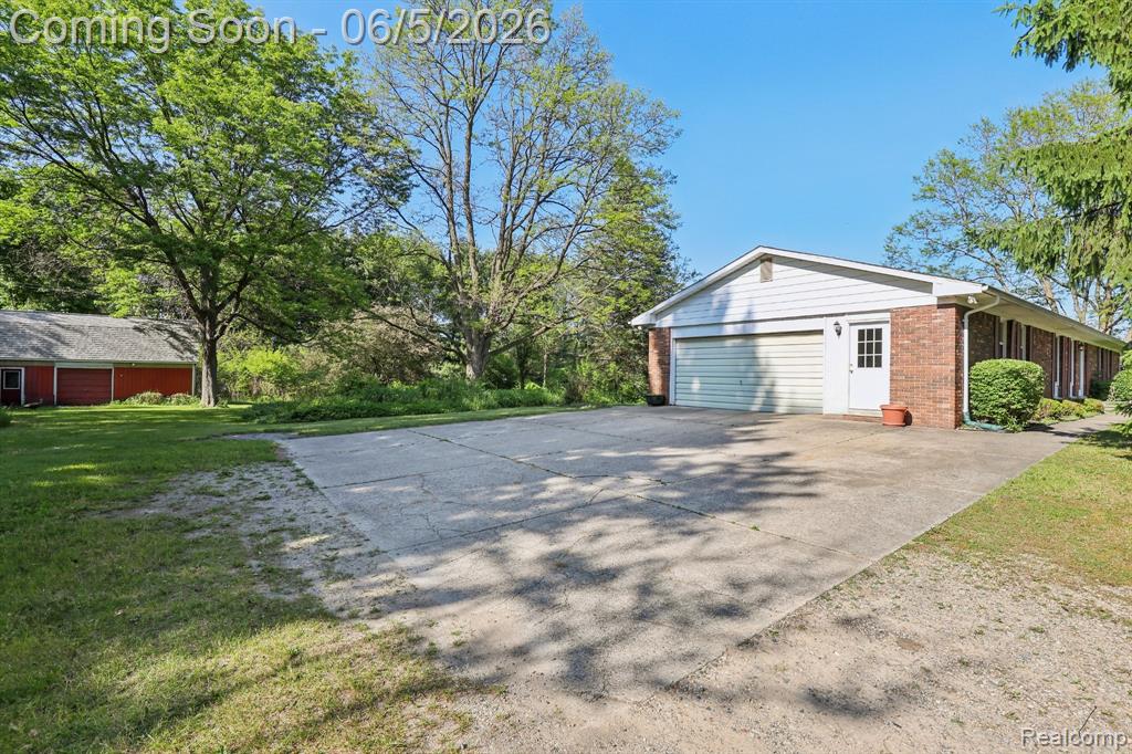 8701 Heatherset Drive, Brighton, MI 48114 — Photo 2