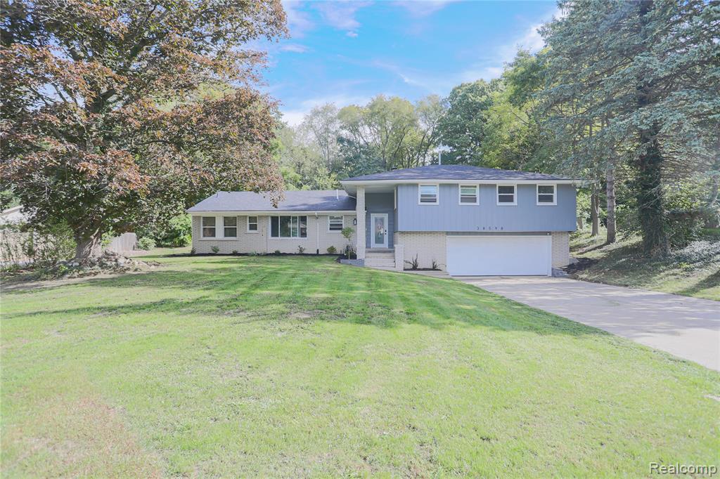 38598 Applewood Street, Clinton Twp, MI 48036