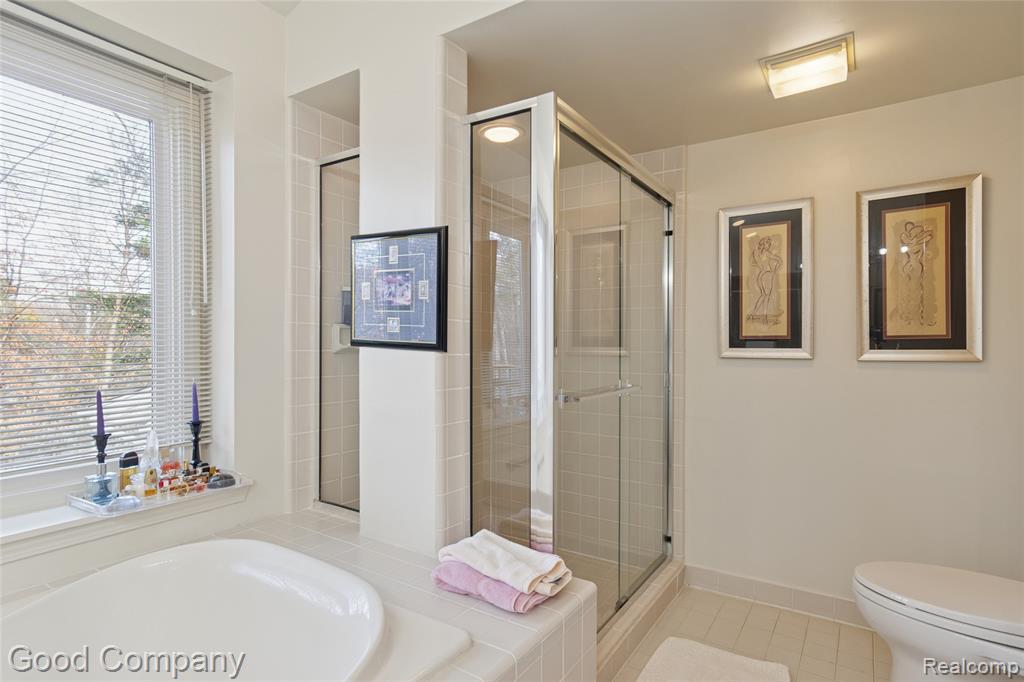 5104 Woodcliff Hill Road W, West Bloomfield, MI 48323 — Photo 32