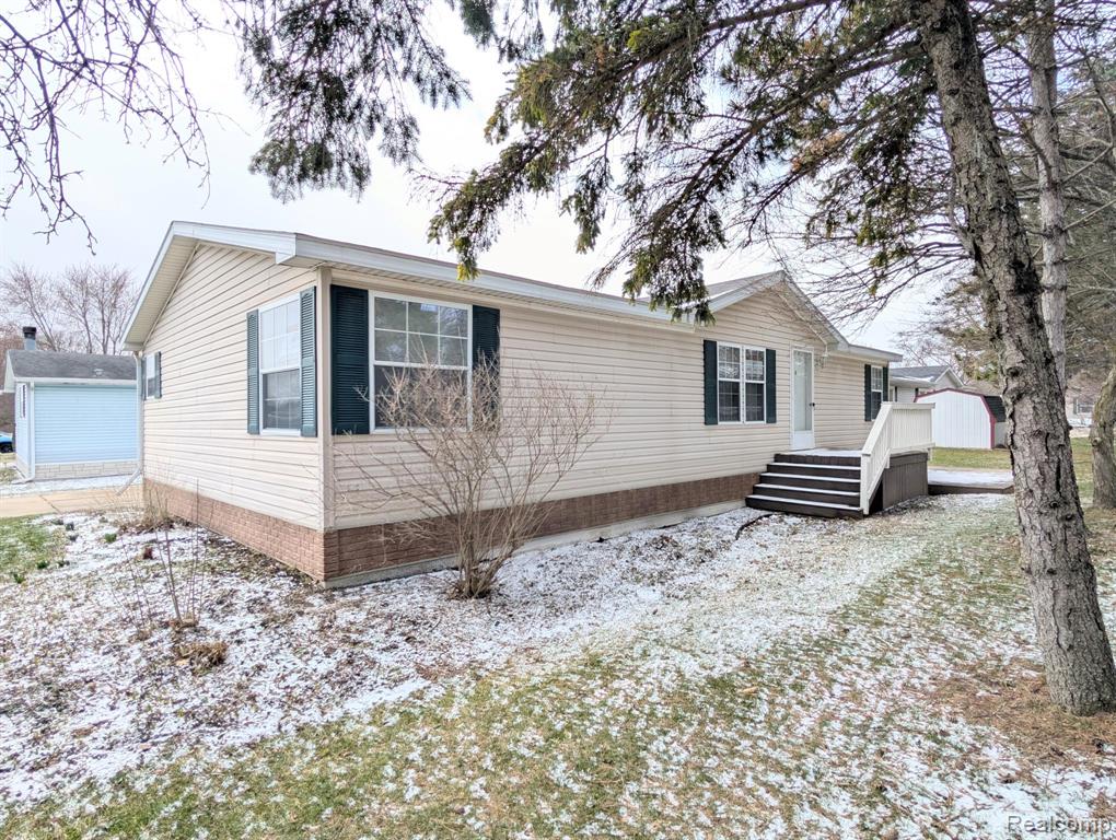 11312 N Lake Drive, Fenton, MI 48430 — Photo 23